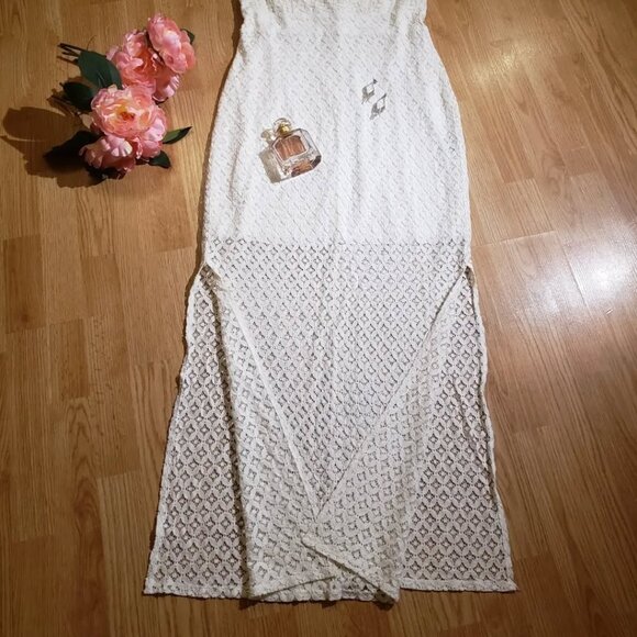 Gorgeous ivory lace maxi dress. - Picture 9 of 11